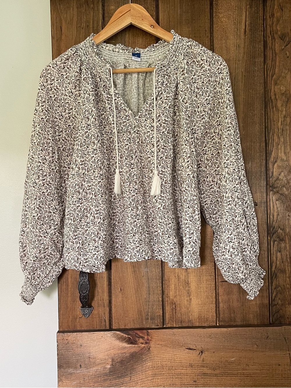 Old Navy Smocked Floral Linen Blend Tassel Tie Peasant Blouse XS Boho Ren Faire